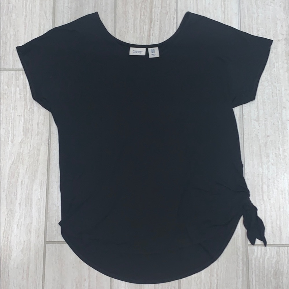 antibes blanc- black shirt with knot